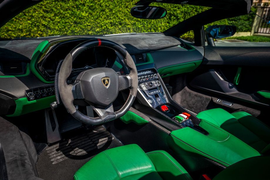 Салон Lamborghini Veneno Roadster Салон Lamborghini Veneno Roadster
