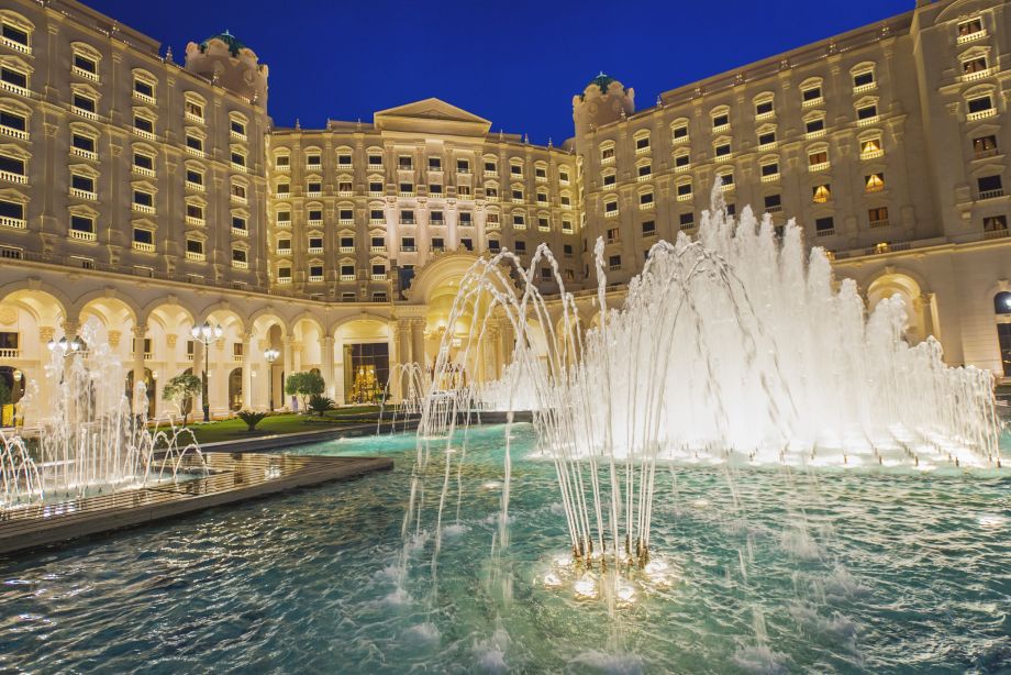 Отель Ritz Carlton в столице Саудовской Аравии Эр-Рияде Отель Ritz Carlton в столице Саудовской Аравии Эр-Рияде
