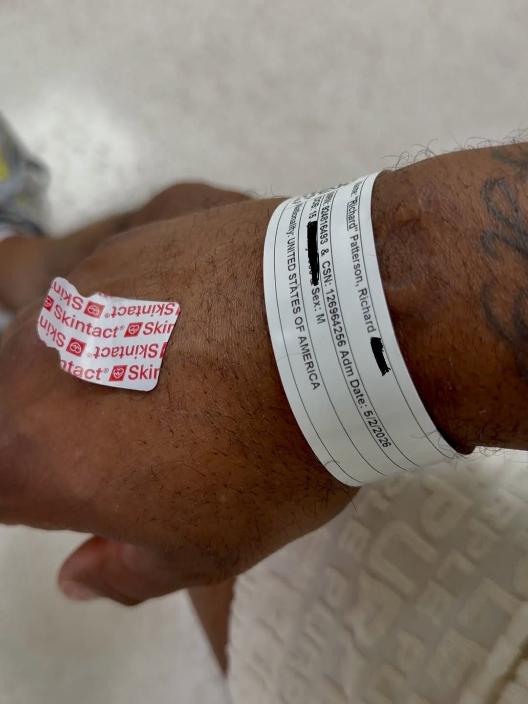 Sudya po vsemu, Patterson byl gospitalizirovan Sudya po vsemu, Patterson byl gospitalizirovan