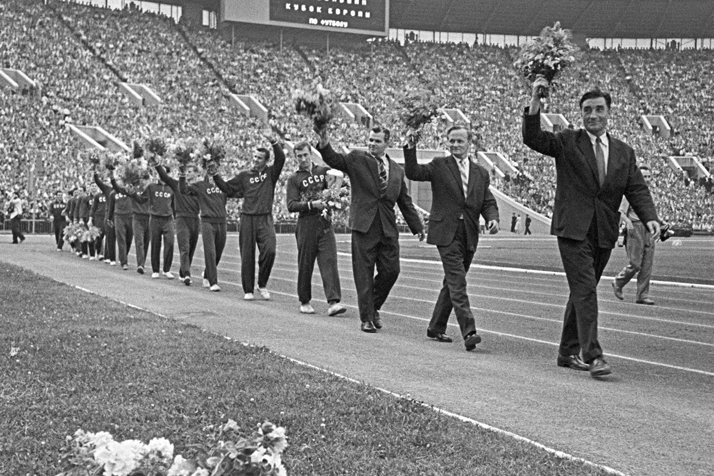 История чемпионата Европы по футболу, самые легендарные турниры Евро -  Чемпионат