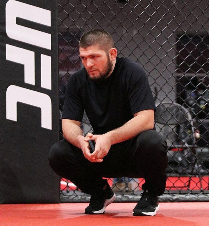 «В обуви на маты не наступать». Махачев подколол Хабиба. Фото - Чемпионат