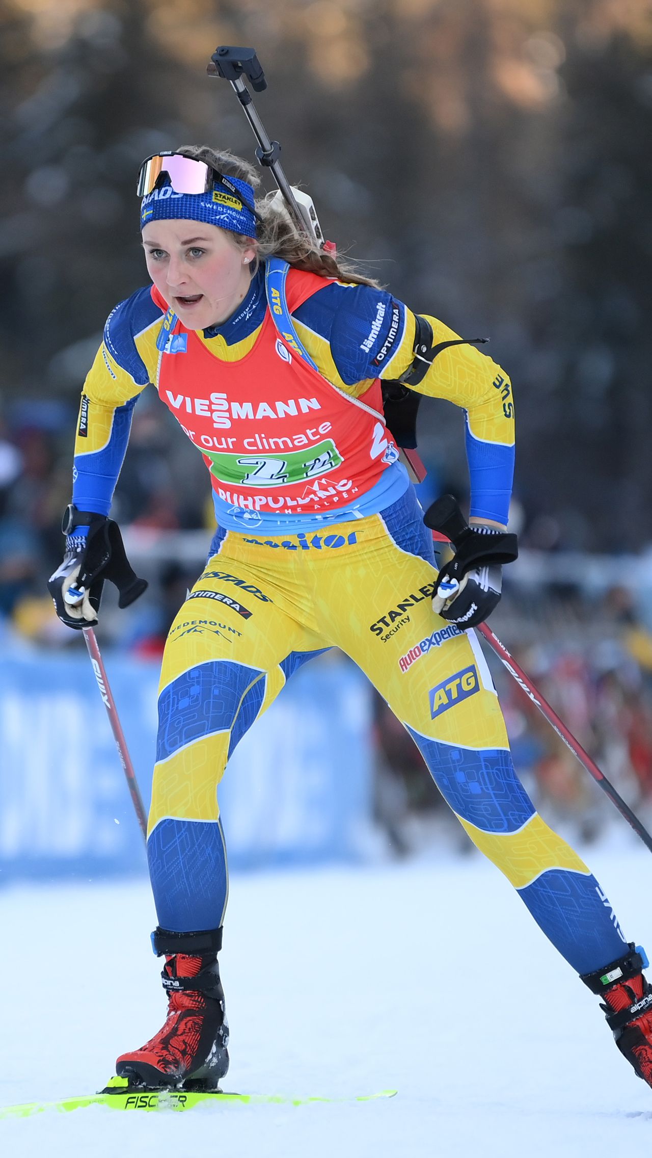 Шведская биатлонистка и призёр Кубка мира Стина Нильссон также до 27 лет выступала в лыжных гонках, где выиграла пять олимпийских медалей, в том числе золото Пхёнчхана-2018.