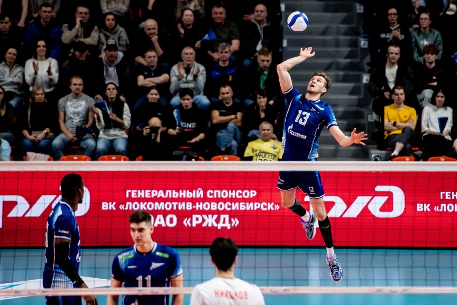 Максим Космин на подаче