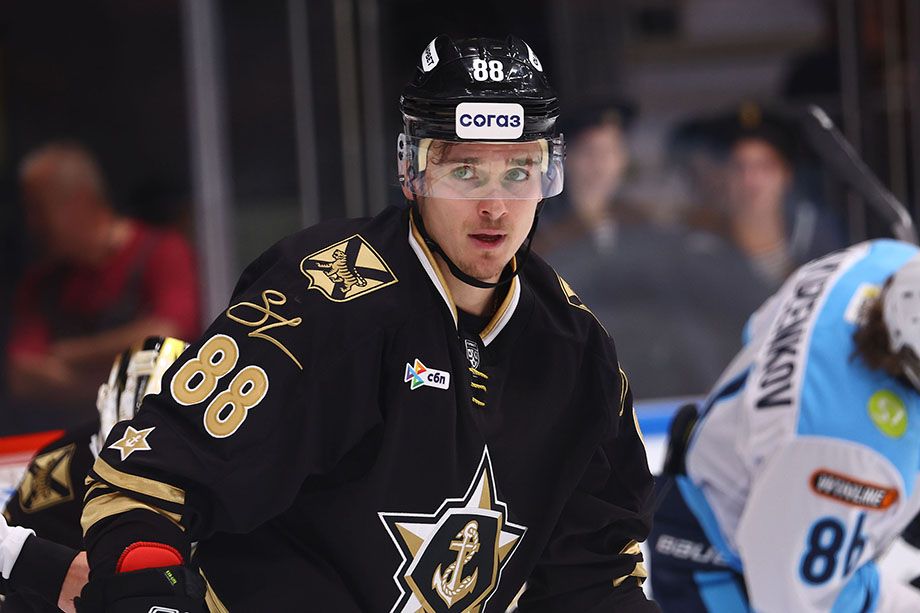 Нападающий «Адмирала» Дмитрий Тимашов