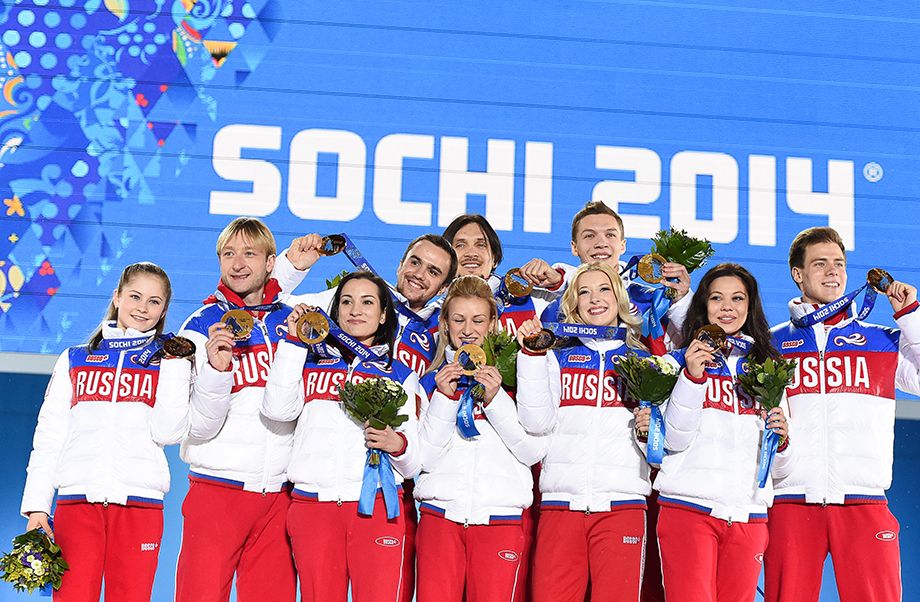 Российские фигуристы на церемонии награждения