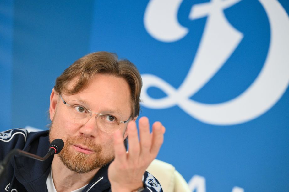 Валерий Карпин