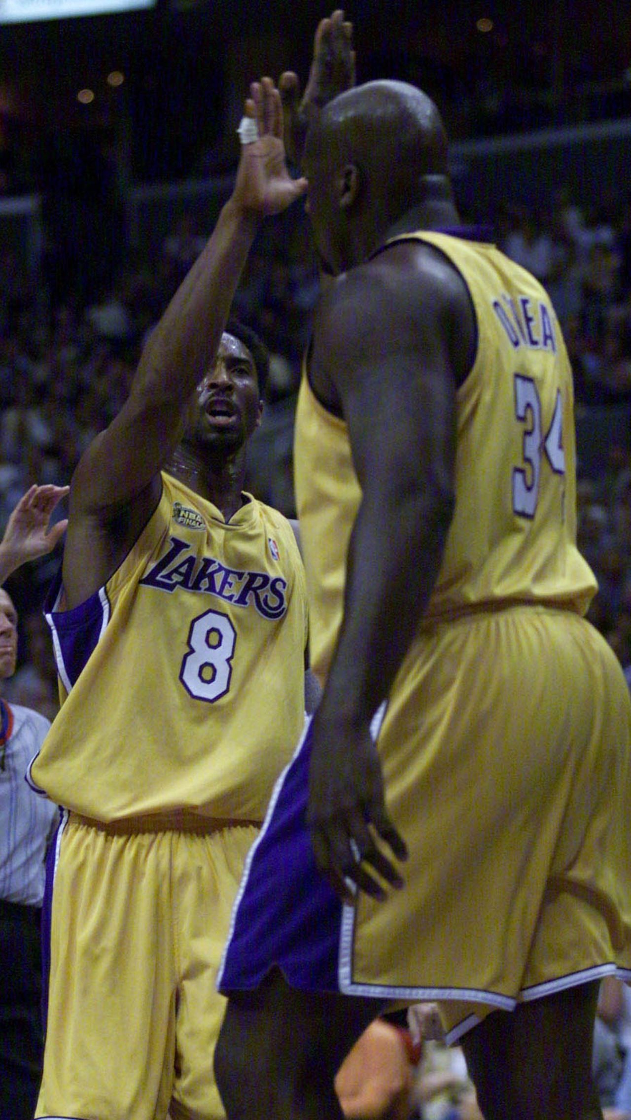 Шакил и Коби вместе провели 461 игру за «Лейкерс», одержав в общей сложности 336 побед при 125 поражениях. Партнёры по команде три раза подряд становились чемпионами НБА — в 2000, 2001 и 2002 годах.