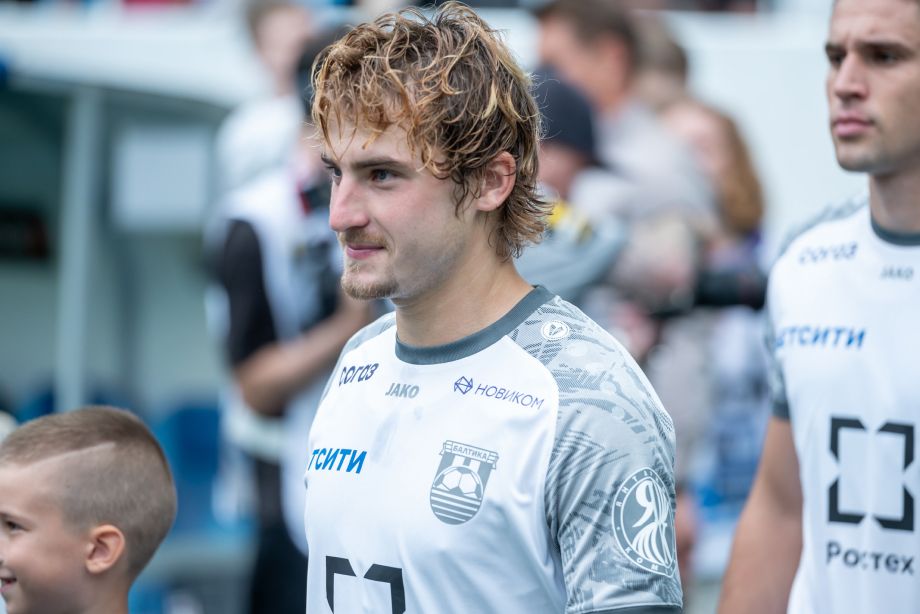 Максим Петров