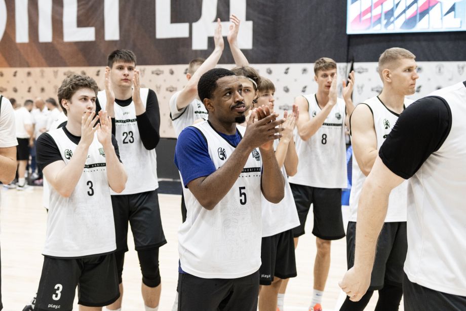 Игроки БК «Пари НН»