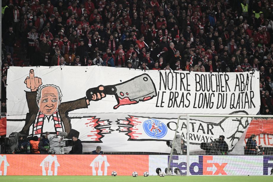 En la pancarta del partido del Bayern se lee: 