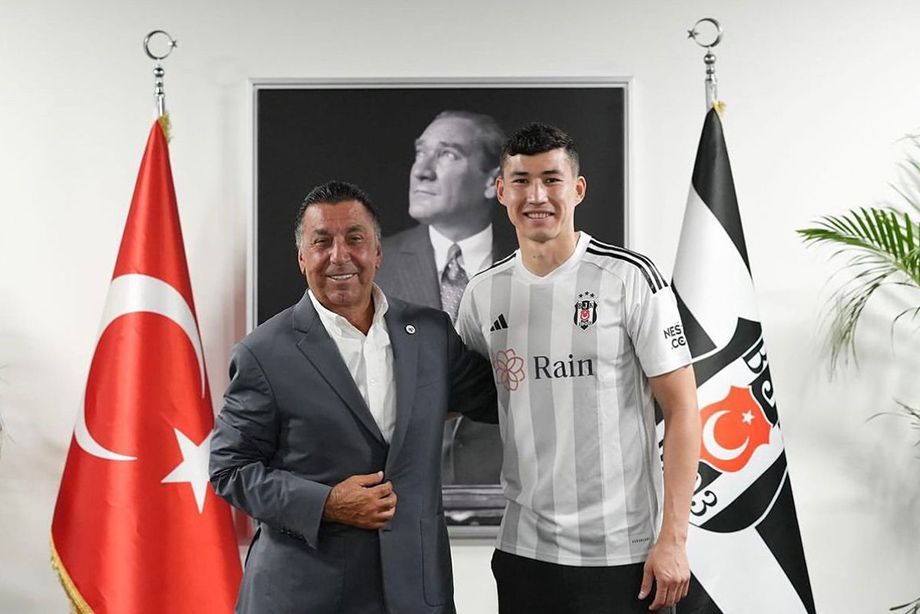 Бактиёр Зайнутдинов (справа) после перехода в «Бешикташ»