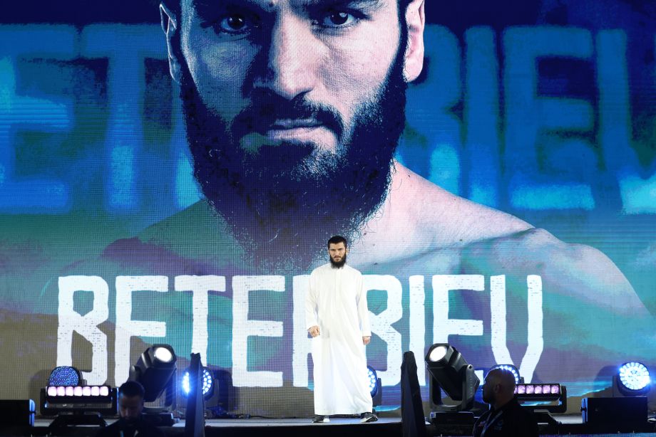 Артур Бетербиев