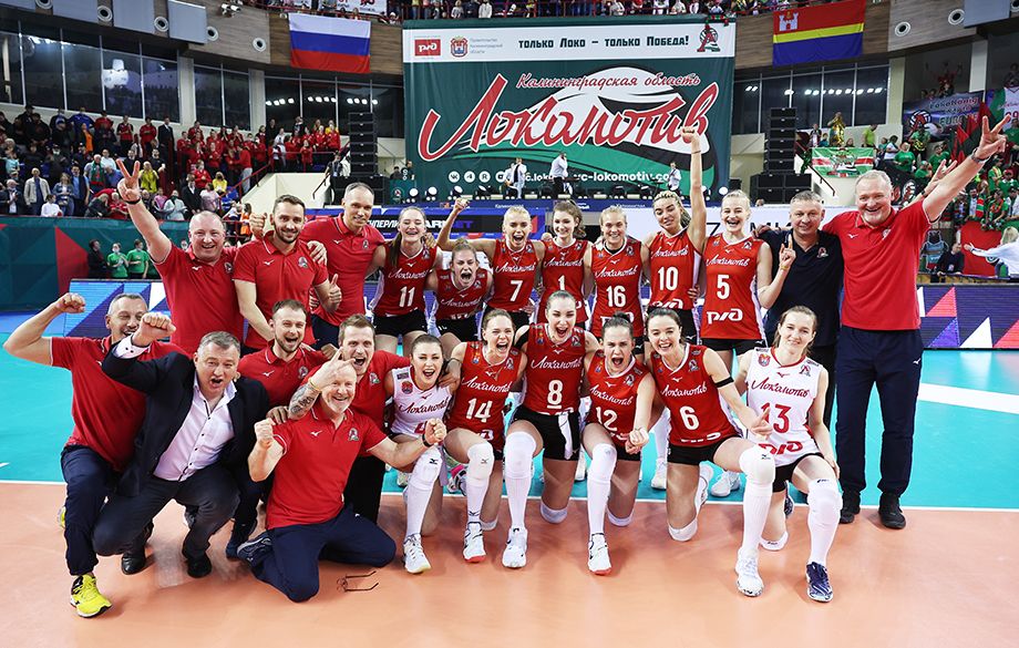 Players and coaching staff of VK Lokomotiv at the awards ceremony after winning the final match of the women's volleyball Superleague Players and coaching staff of VK Lokomotiv at the awards ceremony after winning the final match of the women's volleyball Superleague