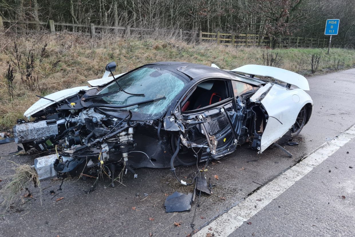 В Великобритании под списание разбили McLaren 720S. Чудом никто не  пострадал - Чемпионат