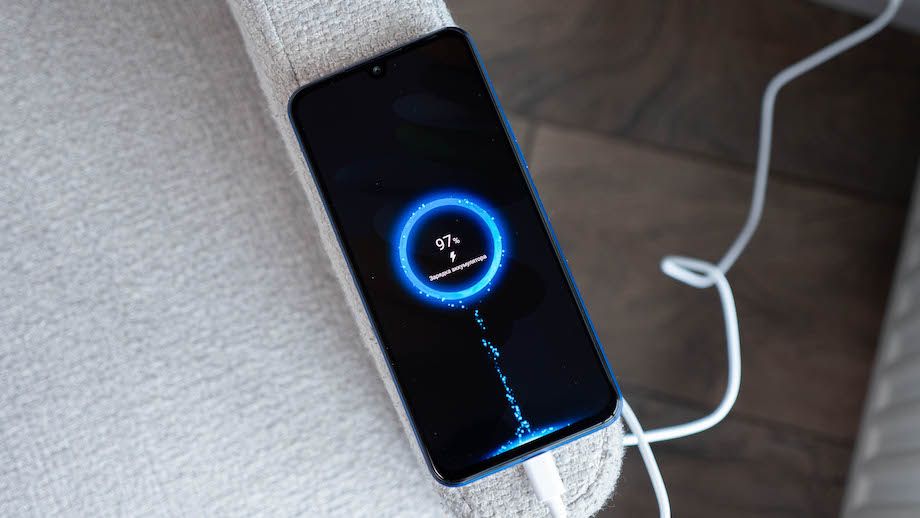 24 часа жизни с TECNO POVA 4 Pro. Тест крутого смартфона в ежедневной рутине
