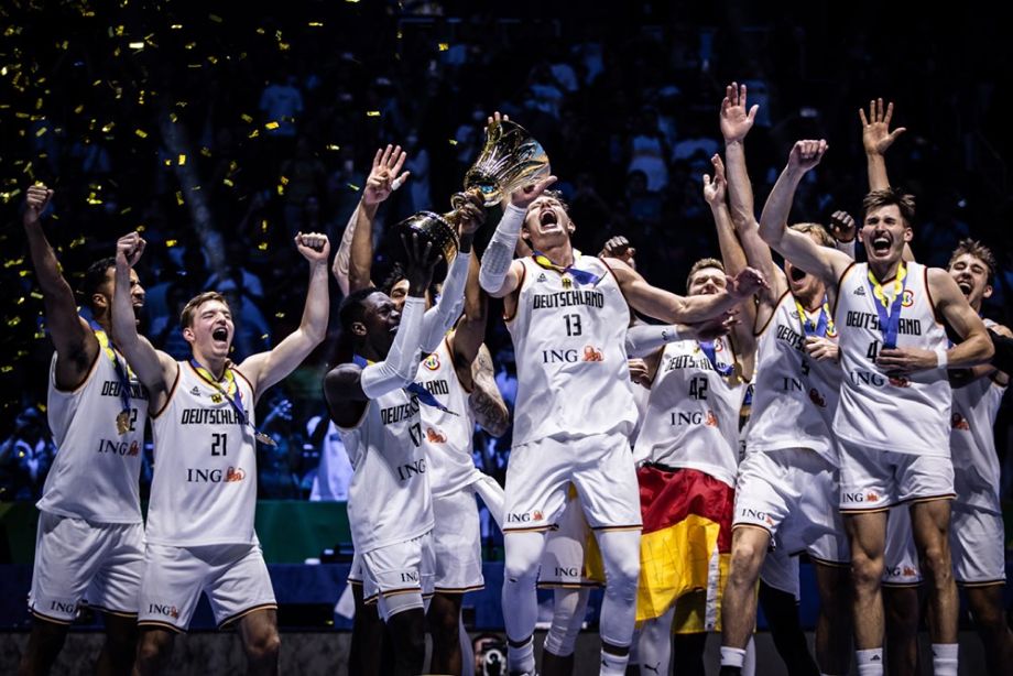 Как чемпионы мира по баскетболу из сборной Германии начали сезон-2023/2024: Франц и Мориц Вагнеры, Деннис Шрёдер, Тайс