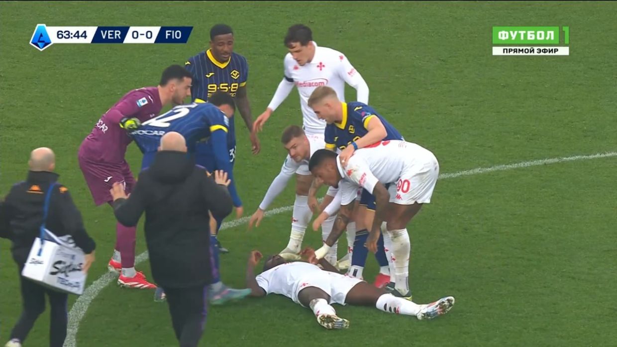 A seriyasında qorxulu anlar: Məşhur futbolçu huşunu itirdi – FOTO