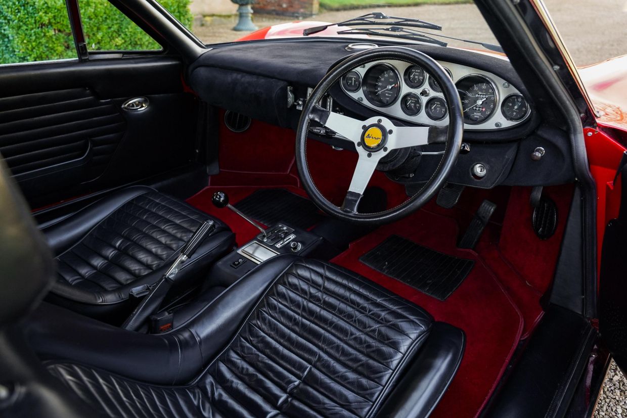 Интерьер праворульной Ferrari 246 Dino GTS
