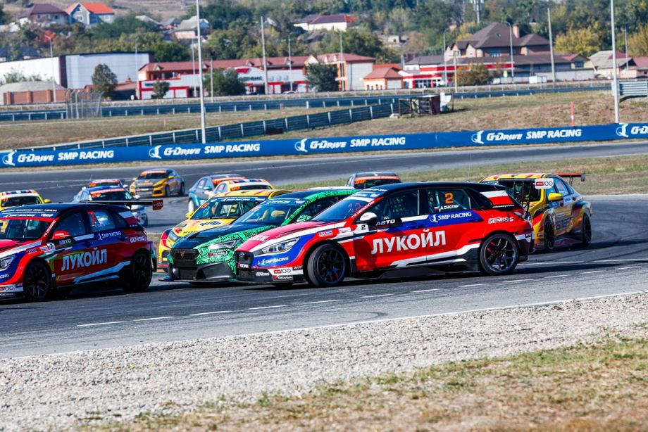 Борьба в классе SMP TCR Russia