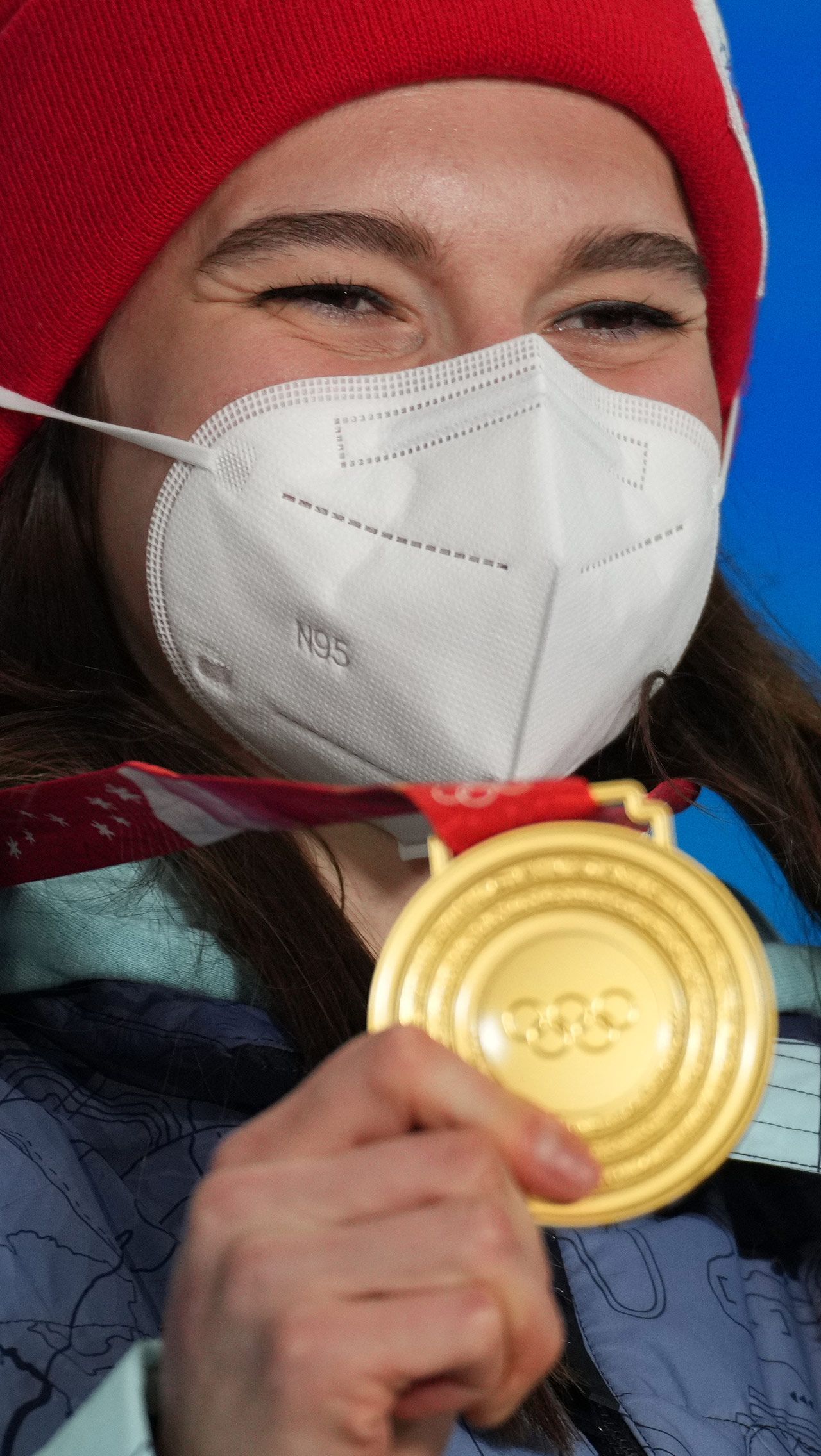 Ученица Этери Тутберидзе, выигравшая Олимпиаду, опередила Наталью Непряеву, у которой тоже есть награда из Пекина, да не одна: золото в эстафете и серебро и бронза в скиатлоне и командном спринте.