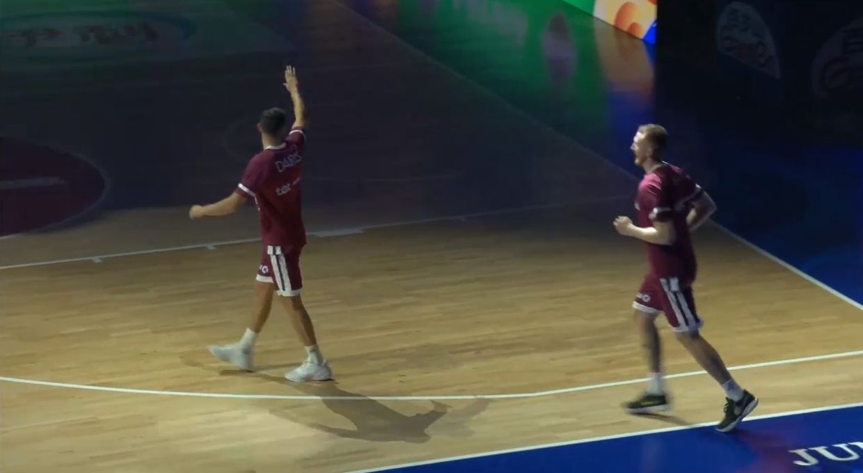 Выход игроков Латвии