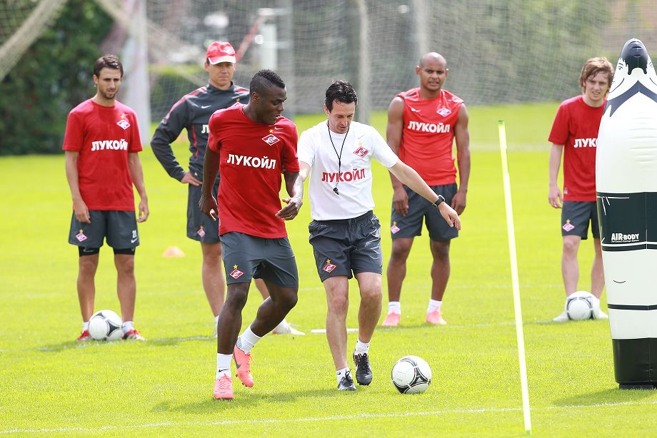 Унаи Эмери на тренировке с игроками «Спартака»