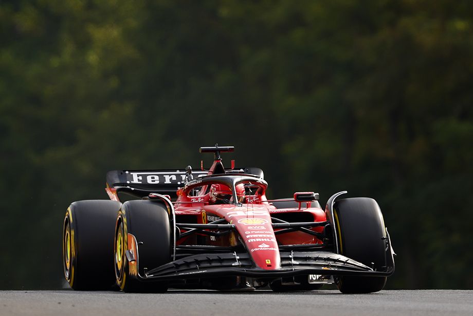 Леклер был быстрее всех во второй пятничной тренировке