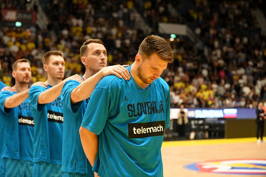 Звезда клуба НБА «Даллас Маверикс» Лука Дончич побеждает вместе со сборной Словении и открывает турниры по стритболу