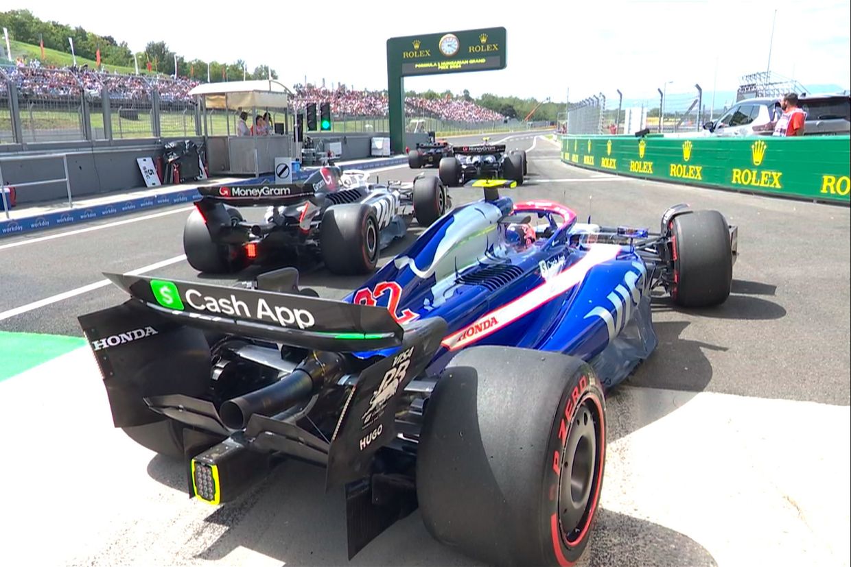 Пилоты отправляются на установочный круг