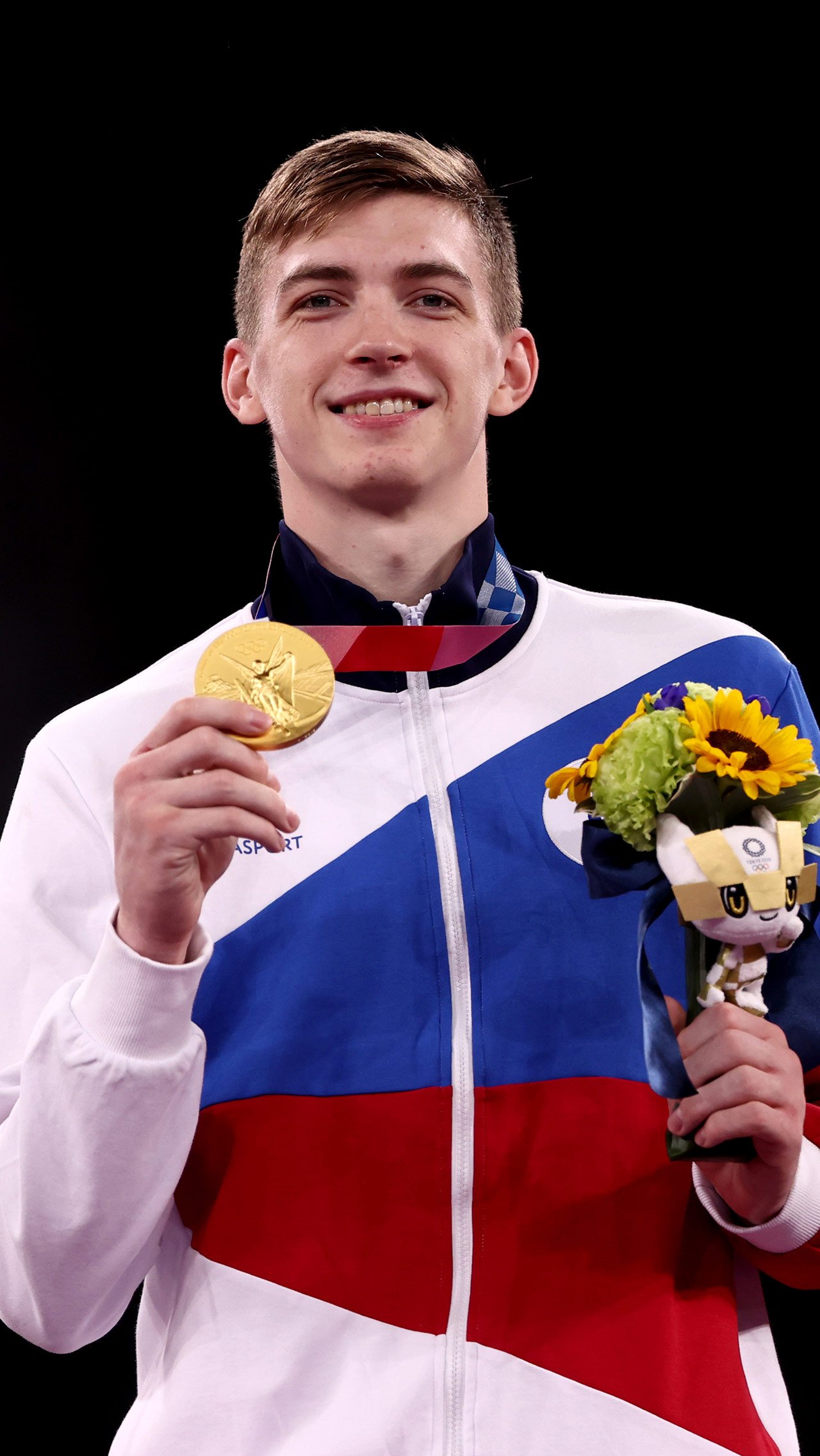 Максим Храмцов выиграл первое в истории российского спорта золото в тхэквондо. В первом поединке олимпийского турнира он получил травму, но смог дойти до финала и одержал победу со сломанной рукой!