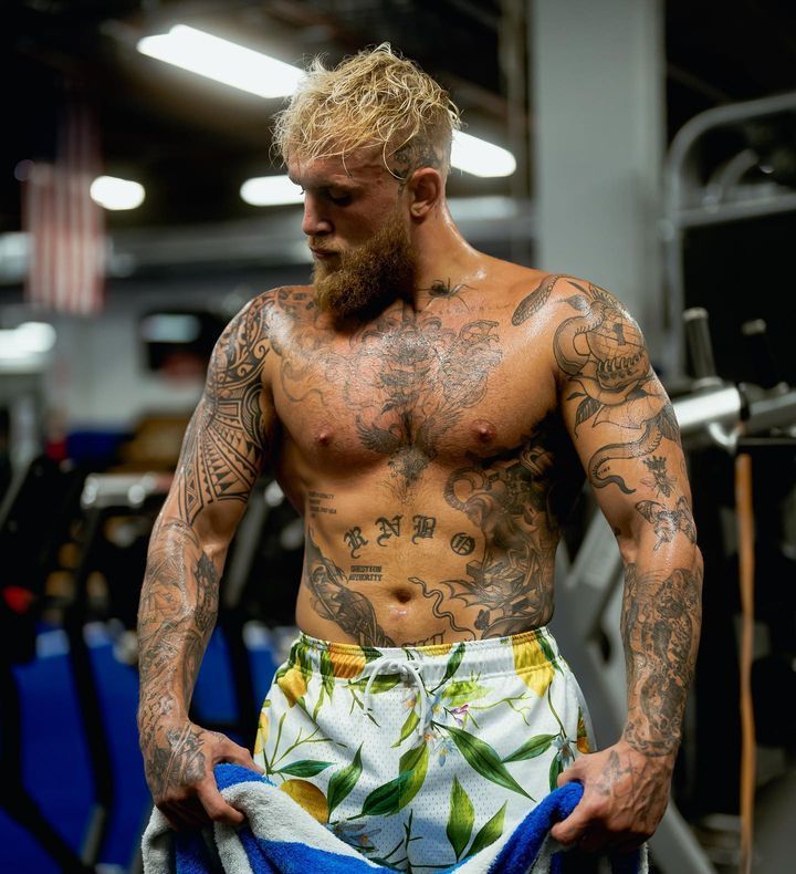 Олар кисканың тереңдігін тексереді Нәпсіқұмар сантехник сүйкімді үй шаруасындағы әйелмен жыныстық қатынасқа түскен.