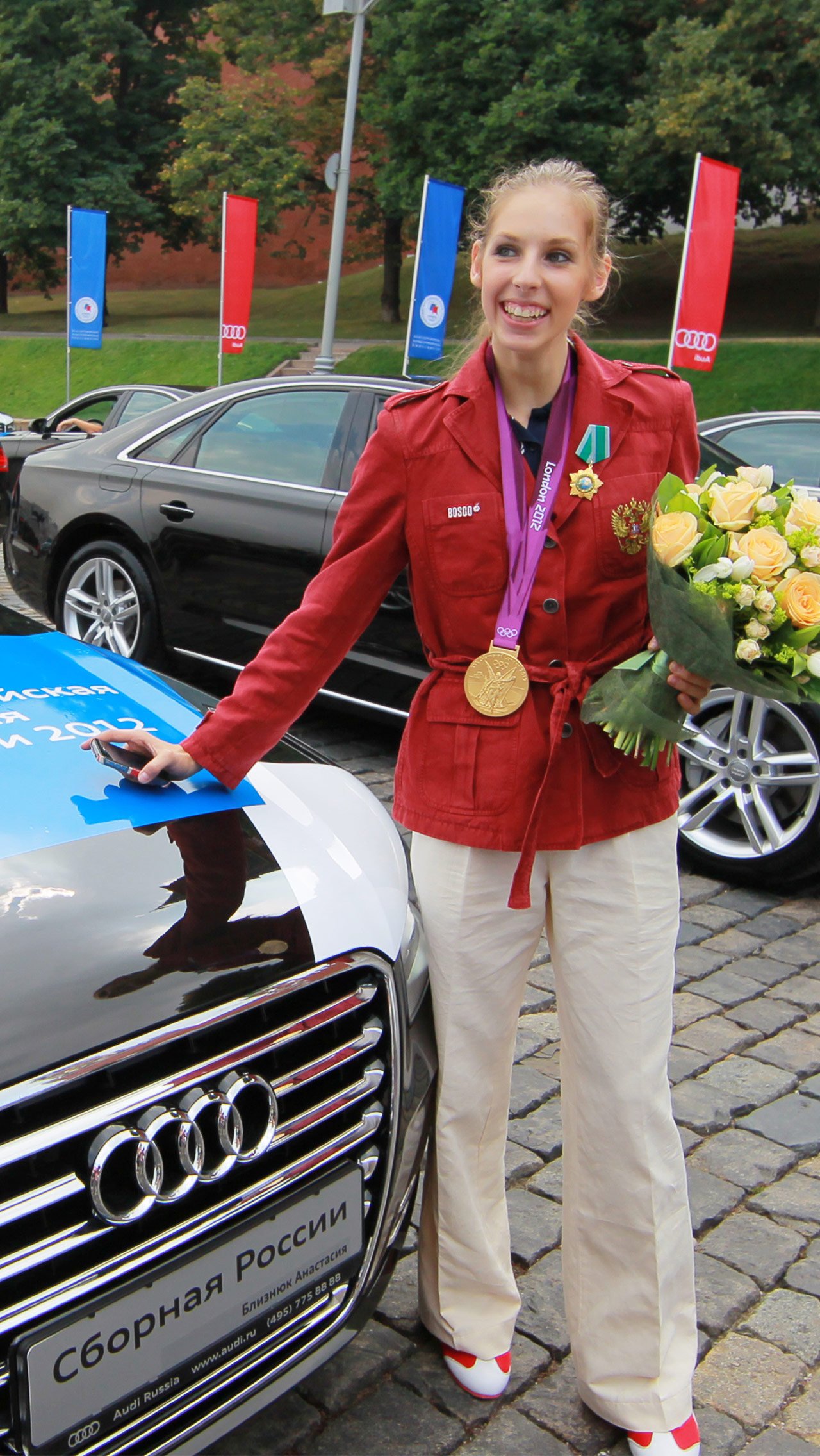 После Олимпиад в 2010 и 2012 году спортсменам подарили Audi. В 2014 призёры получили Mercedes-Benz, в 2016 и 2018 российским атлетам вручили ключи от BMW.