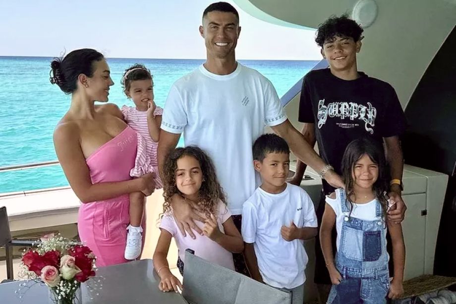 Где сейчас играет роналдо в году. Криштиану Роналду (Cristiano Ronaldo)