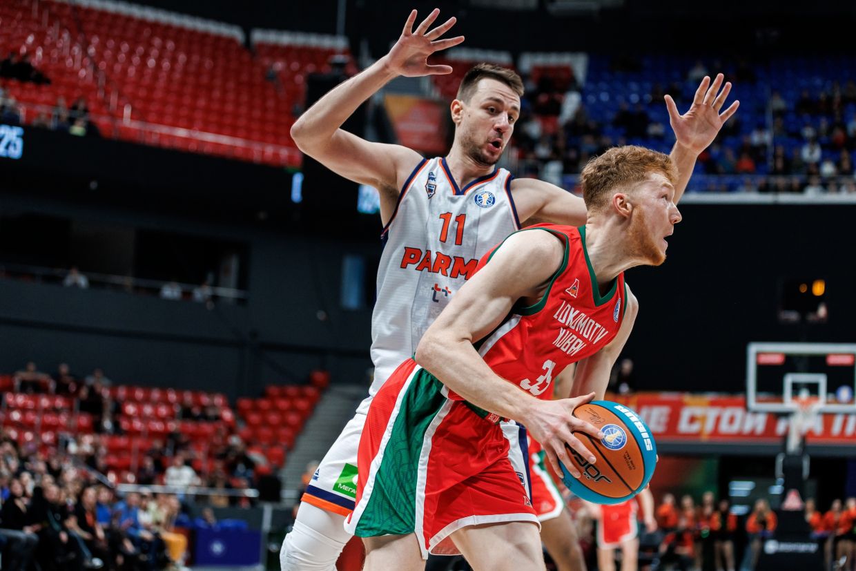 Владислав Емченко в матче с «Пармой»