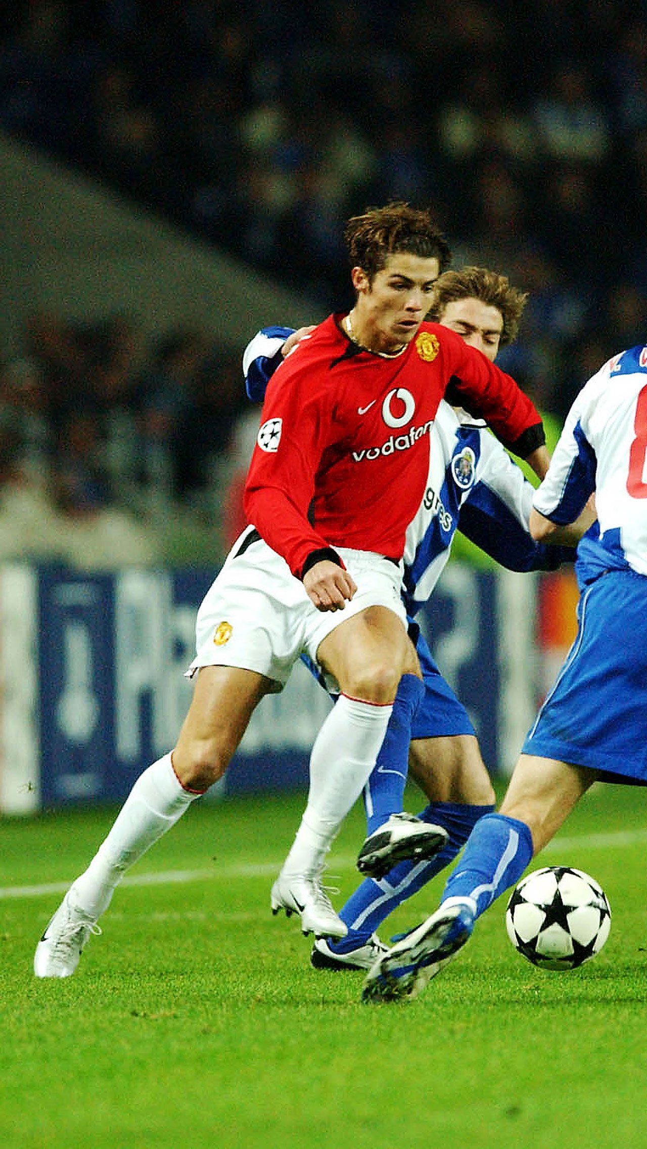 2004. А уже в феврале следующего года португалец дебютирует за «МЮ» в Лиге чемпионов, выйдя в старте с «Порту».