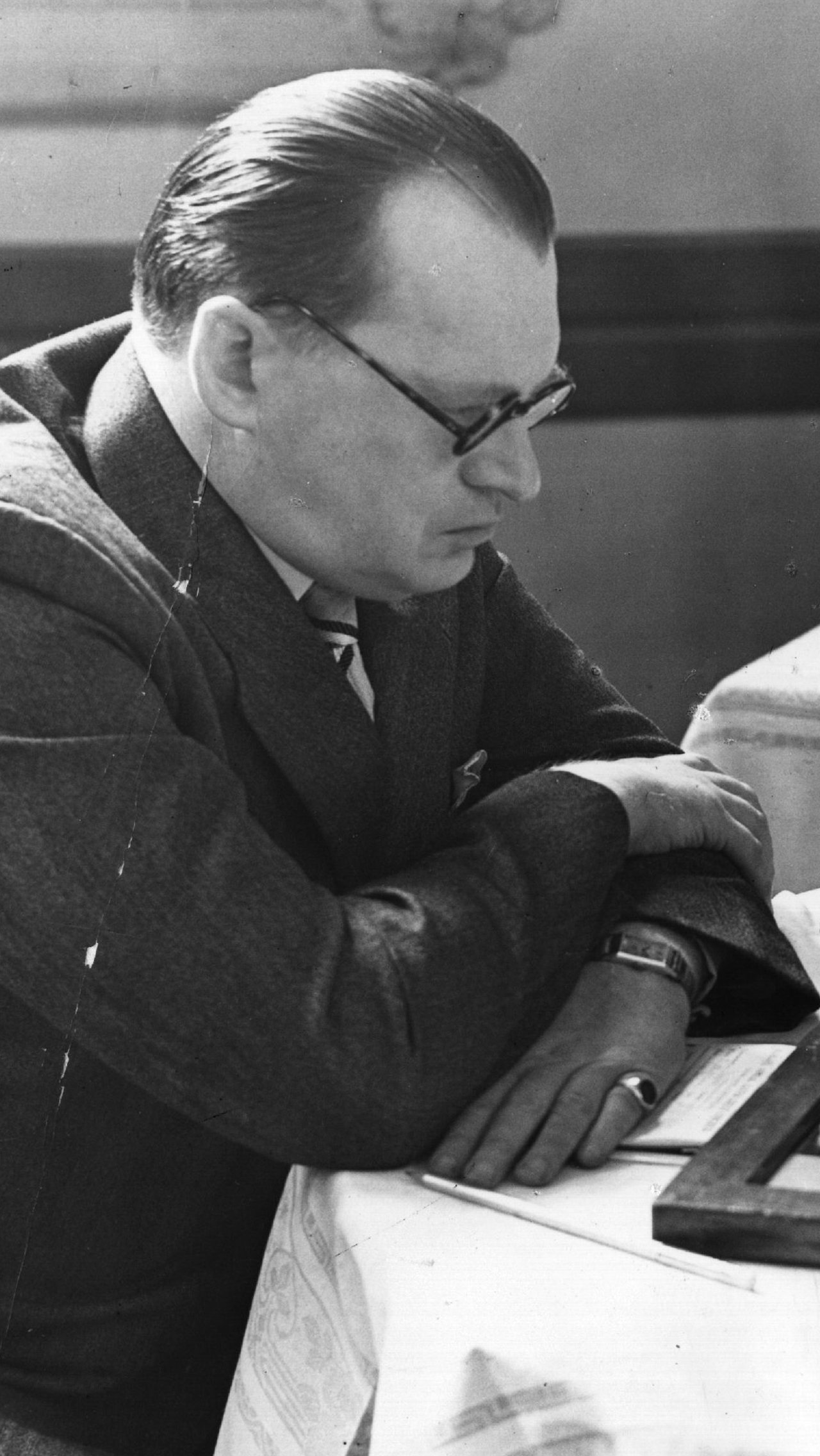 Александр Алехин – единственный шахматист, который ушёл из жизни в звании чемпиона. Титул он завоевал в 1927-м, но в 1935-м потерял его на два года. Алехин скончался в 1946-м.