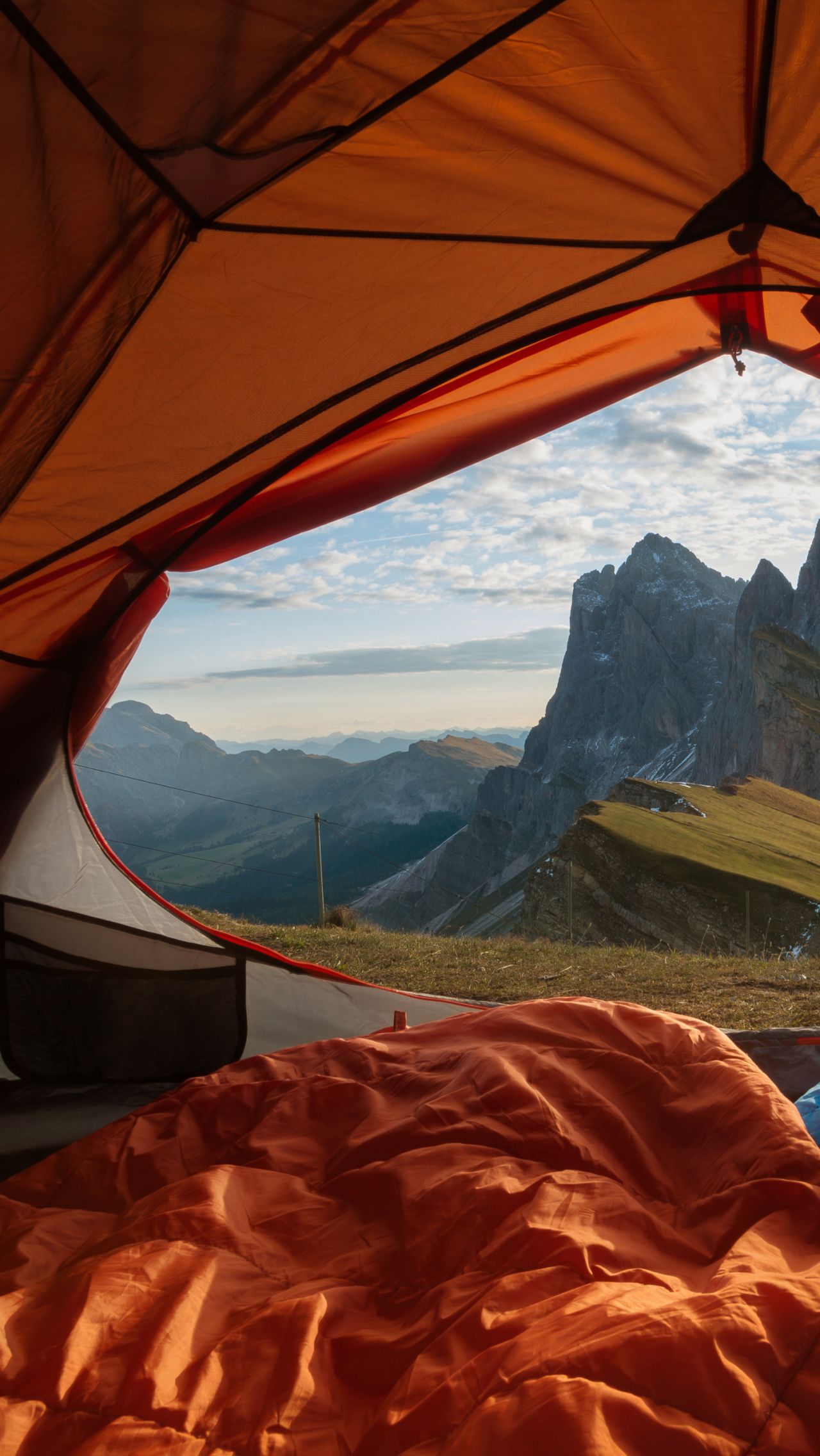 Смогли бы заночевать в палатке на такой высоте?