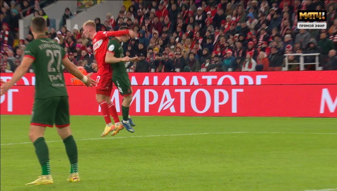 Попадание Денисова рукой по голове Руденко