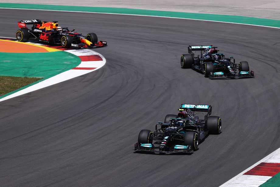 В Португалии Ферстаппен не смог совладать с «Мерседесами»