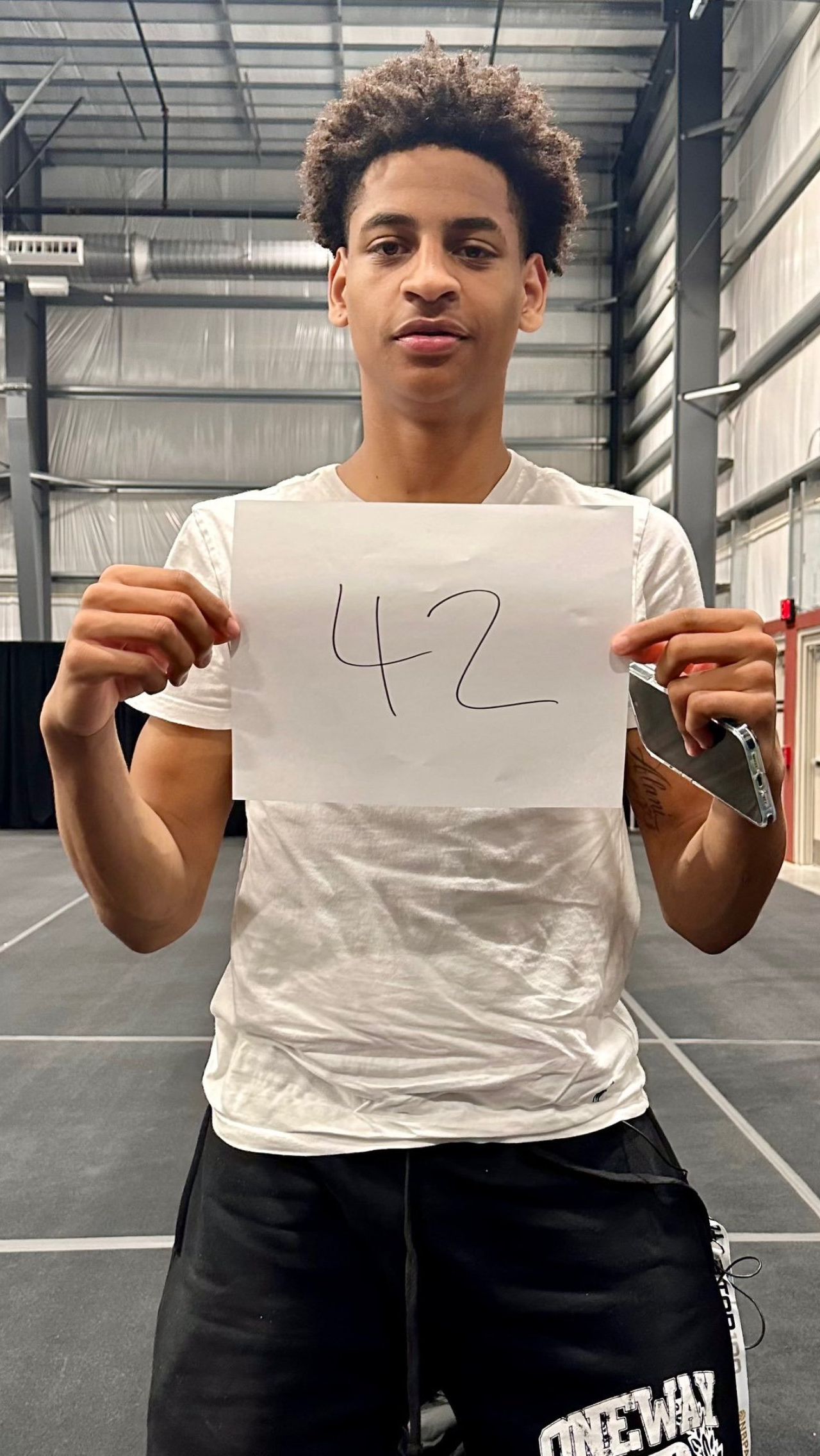 Кияну Энтони, сыну 10-кратного участника Матча всех звёзд НБА Кармело Энтони, сейчас 17 лет. Недавно он принял участие в матче в рамках NBPA Top 100 Camp, во время которого набрал солидные 42 очка.