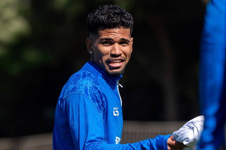 Густаво Сантос