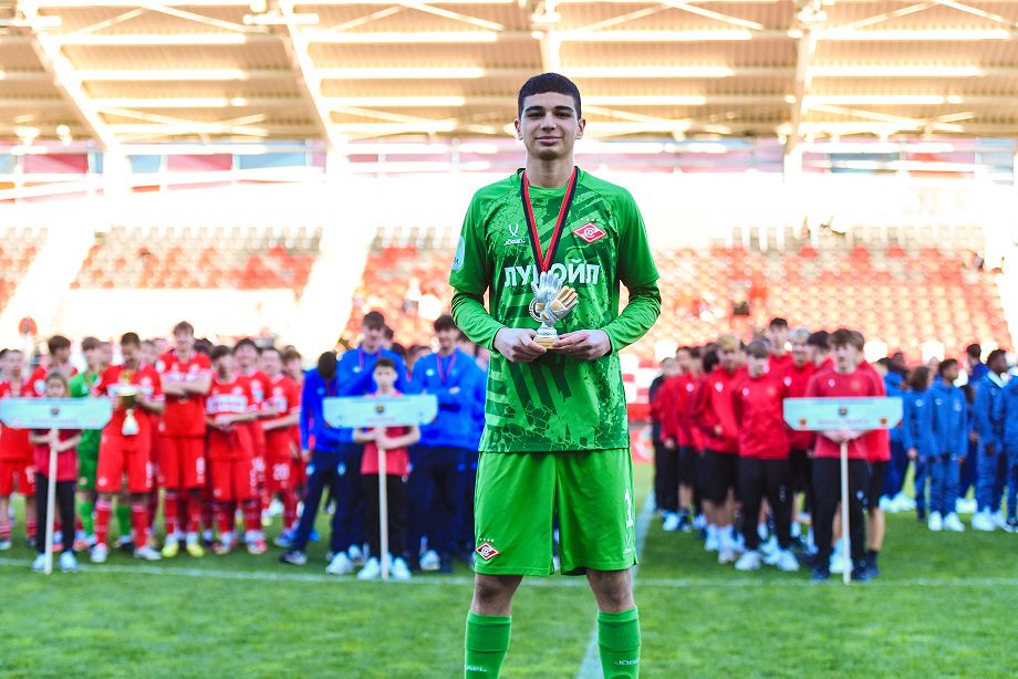 Вратарь Георгий Хаутов