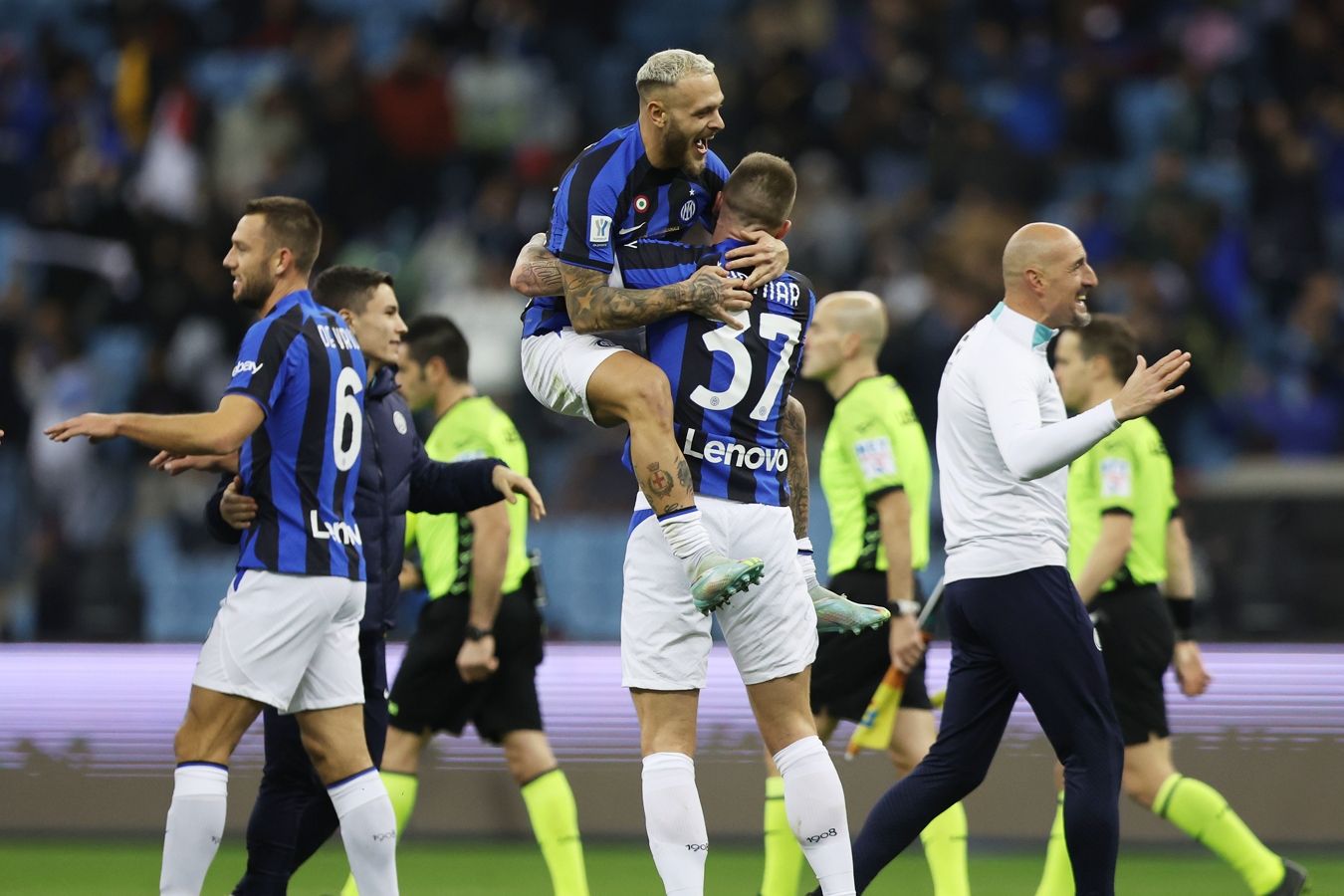 «Интер» разгромил «Милан» и стал обладателем Суперкубка Италии