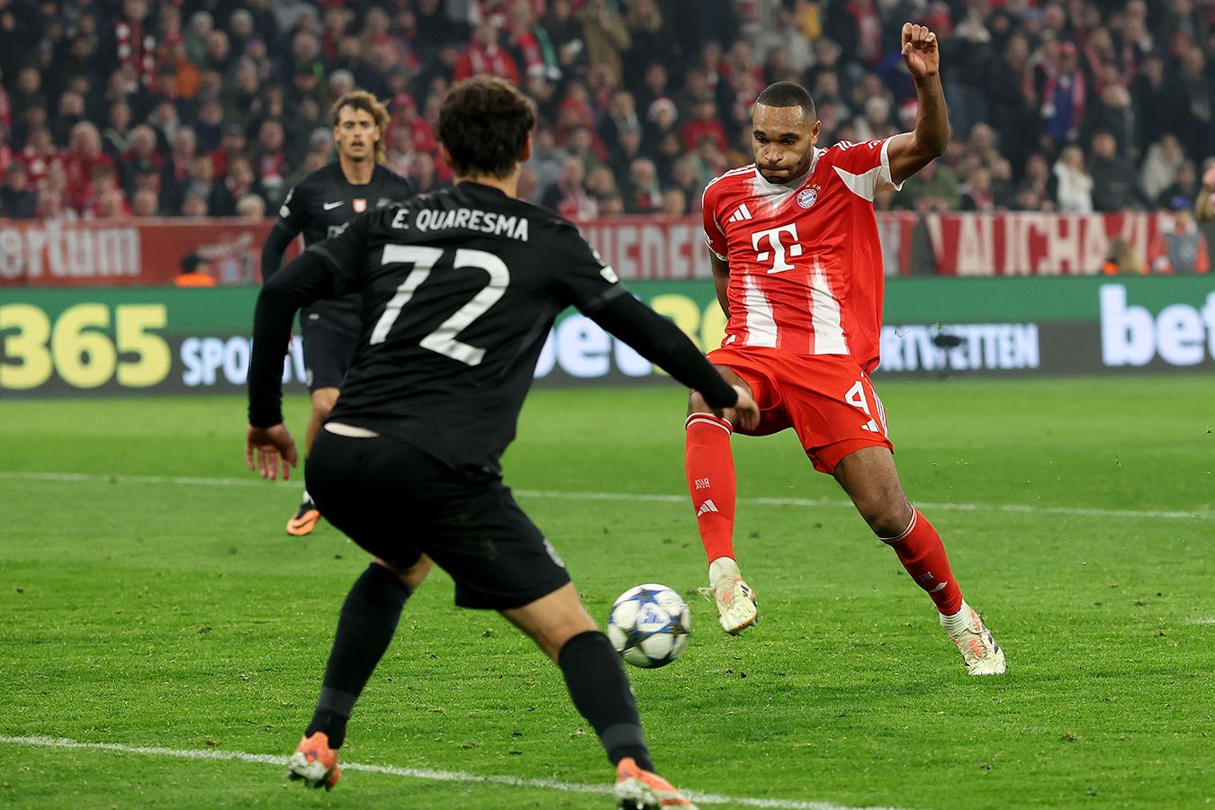 Видеообзор победы Баварии над Спортингом в Лиге чемпионов