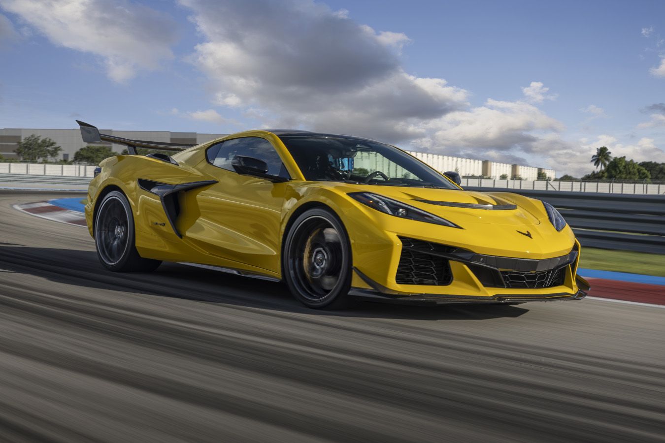 Новый 1079-сильный Corvette стал самым быстрым в линейке по динамике разгона
