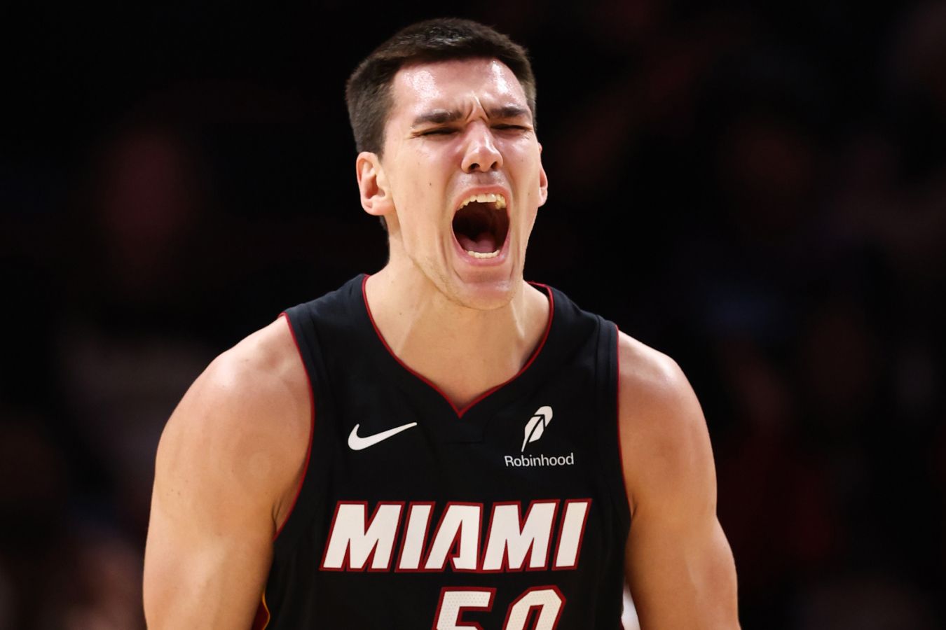 «Майами» поздравил Голдина с первыми очками в НБА. Видео