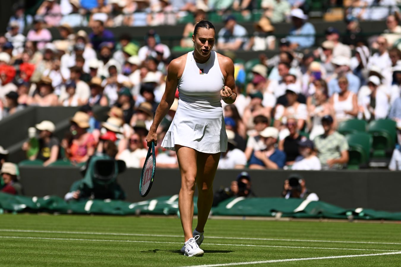 Арина Соболенко одолела Эмму Радукану и вышла в 1/8 финала Уимблдона-2025