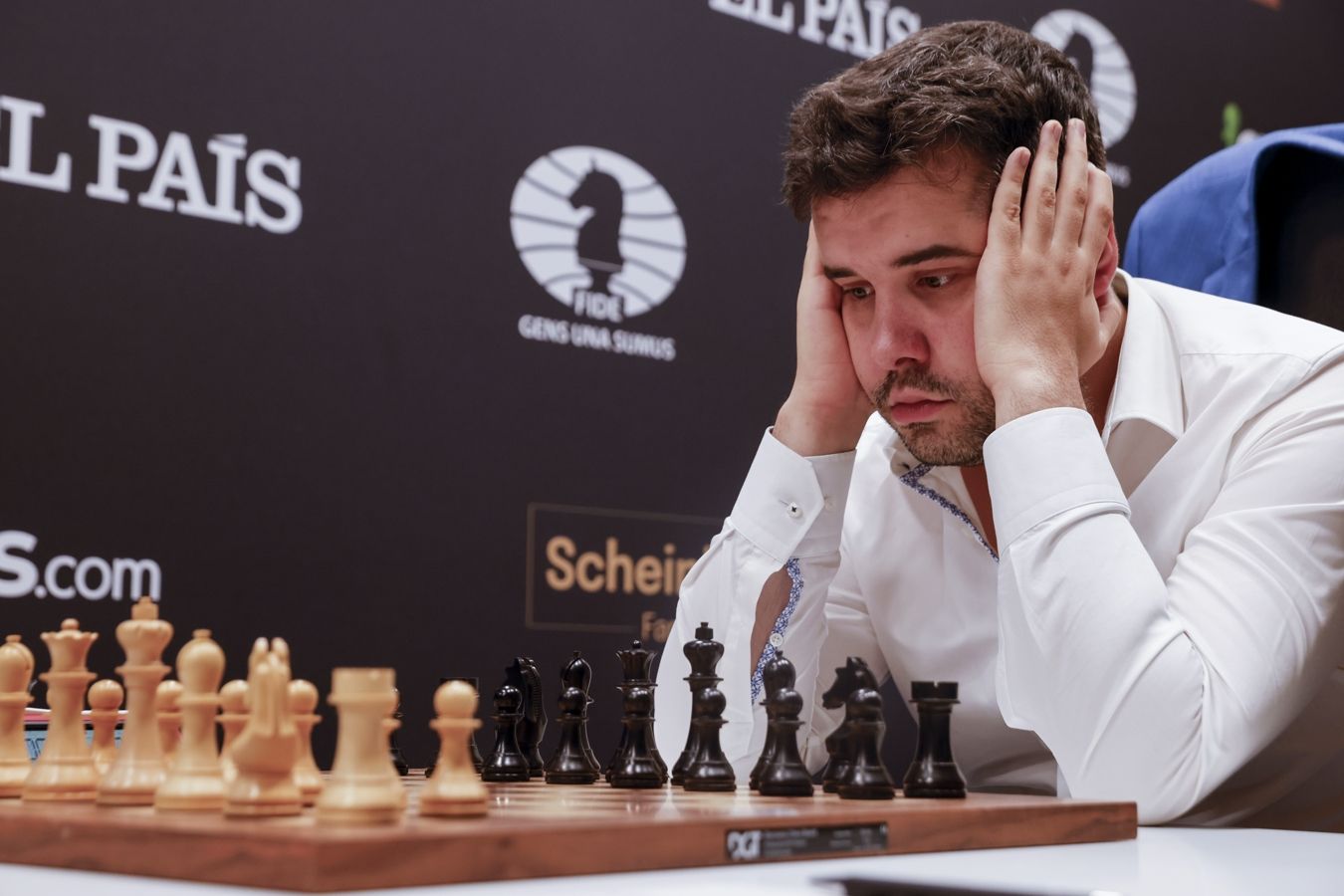 Карлсен и Непомнящий сыграют в полуфинале чемпионата мира по шахматам Фишера