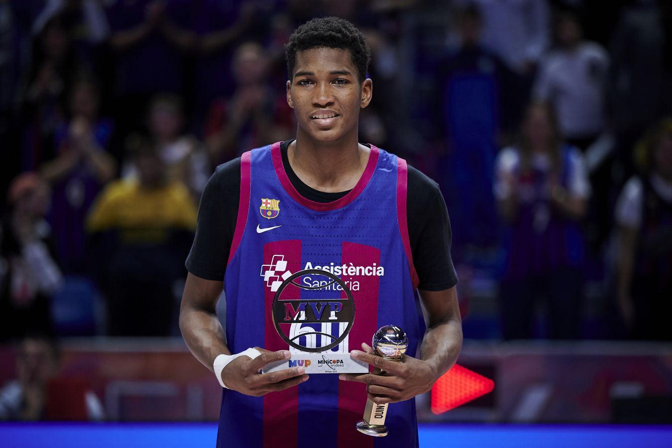 Ему всего 13 лет, а рост выше, чем у многих в НБА