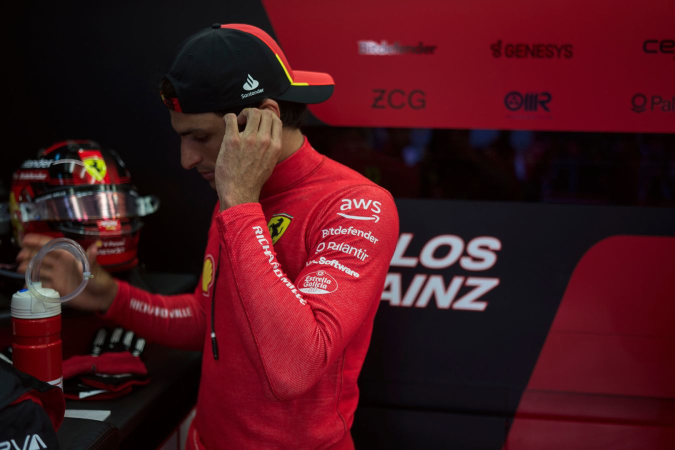 Эксперт предложил изменить правила Формулы-1 после штрафа Сайнса в Австралии